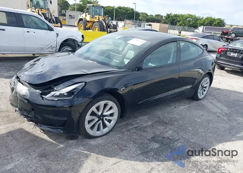 2022 Tesla Model 3 Rear-Wheel Drive z USA, uszkodzony, nr VIN 5YJ3E1EA7NF370621